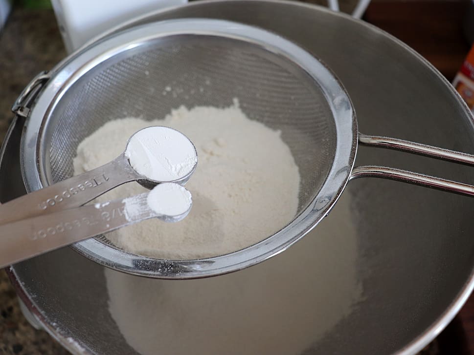 Adding baking powder to a strainer 