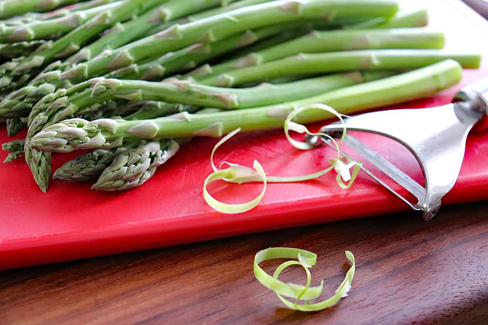 Peeling asparagus