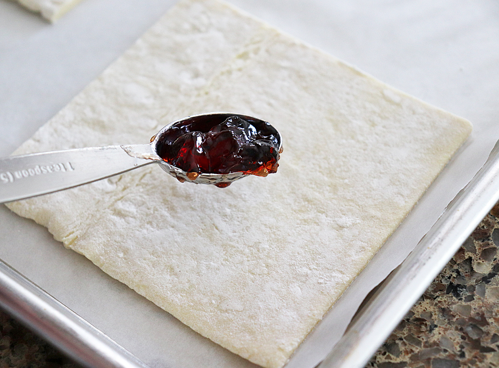 Adding vegan jam/jelly to the puff pastry