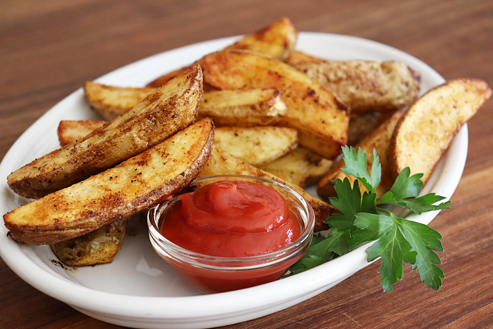 Plated Crispy Baked Potato Wedges